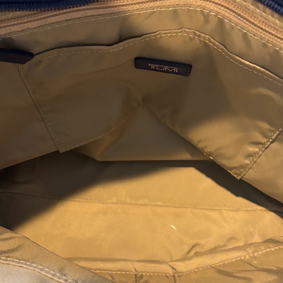 NWT Tumi Q Tote Shopper with Leather Straps - Picture 5 of 6